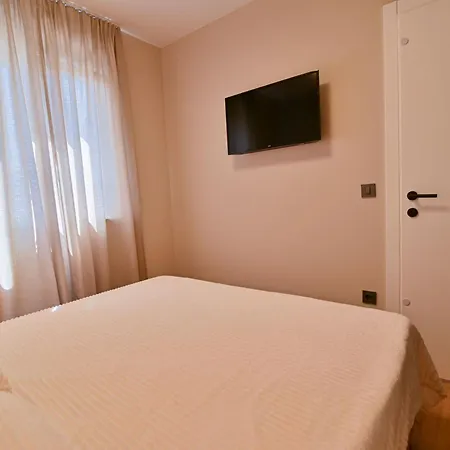 Noir Design-wohnung By Interhome Apartamento *