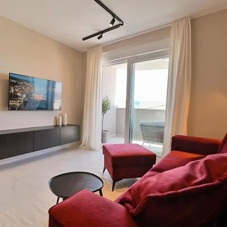 Noir Design-wohnung By Interhome