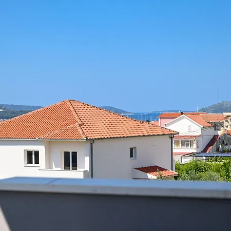 Noir Design-wohnung By Interhome * Trogir