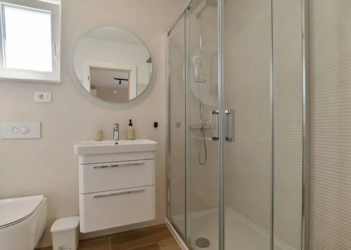 Noir Design-wohnung By Interhome Apartamento