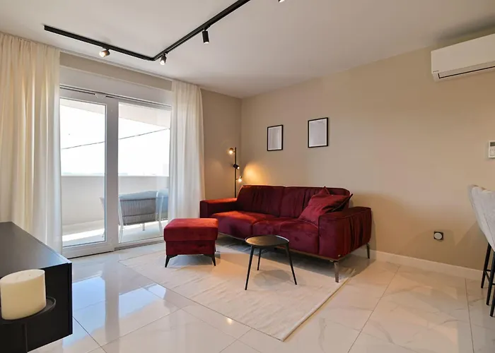 Noir Design-wohnung By Interhome *