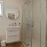 Noir Design-wohnung By Interhome Апартаменты