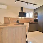 Noir Design-wohnung By Interhome Трогир