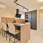 Noir Design-wohnung By Interhome Трогир