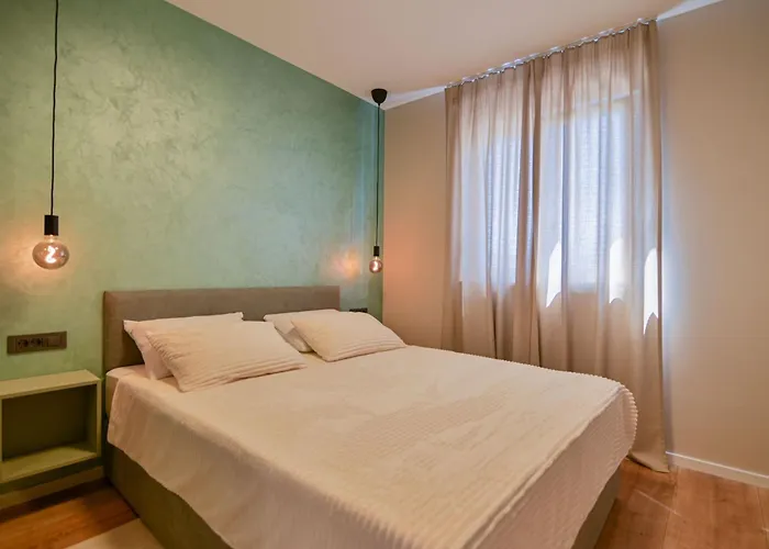 Noir Design-wohnung By Interhome *