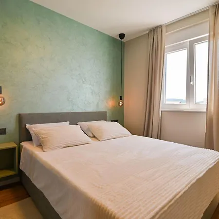 Noir Design-wohnung By Interhome * Trogir