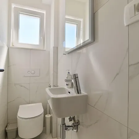 Noir Design-wohnung By Interhome Apartament Trogir