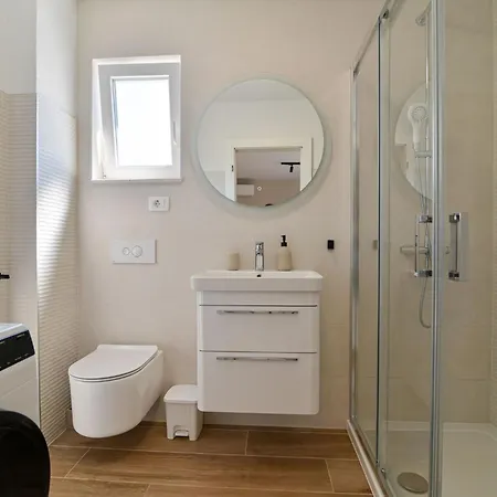 Noir Design-wohnung By Interhome Trogir