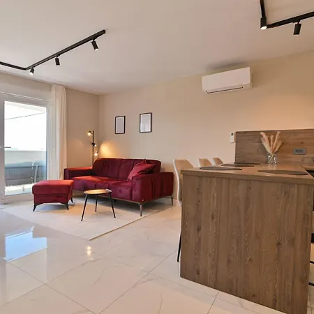 Noir Design-wohnung By Interhome Trogir