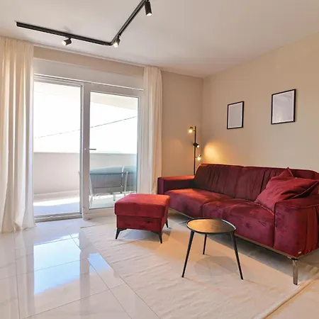 Noir Design-wohnung By Interhome * Trogir