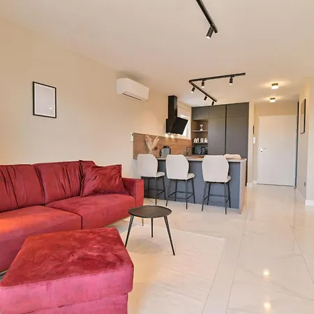 Noir Design-wohnung By Interhome Trogir